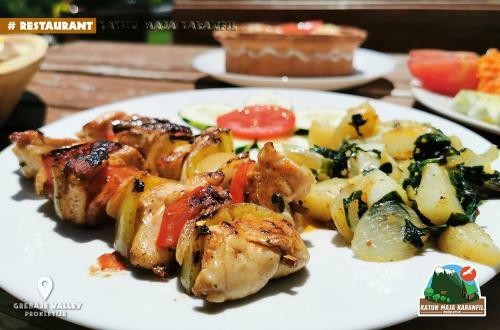 Lodge Bungalows Katun Maja Karanfil