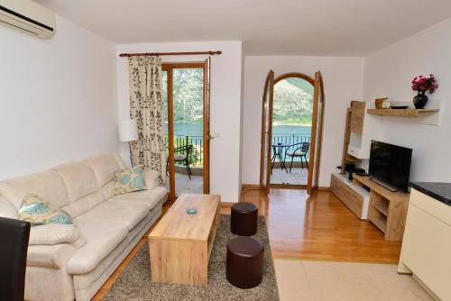 Two Bedroom Apartment In Kotor With Swimming Pool