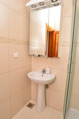 Two Bedroom Apartment In Kotor With Swimming Pool