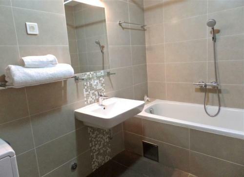 Lavender Bay Apartment C12