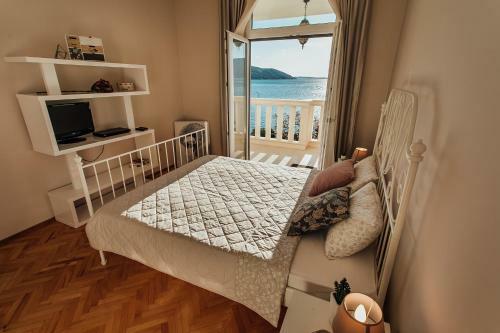 Sunny Coast Villa