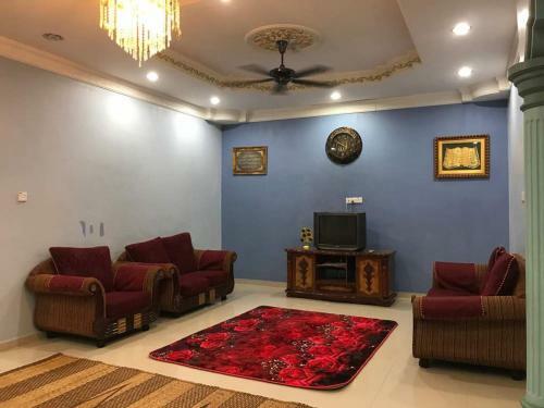 Haji Saif Homestay Whole Semi-d Terrace