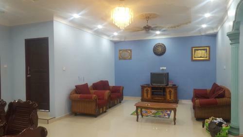 Haji Saif Homestay Whole Semi-d Terrace