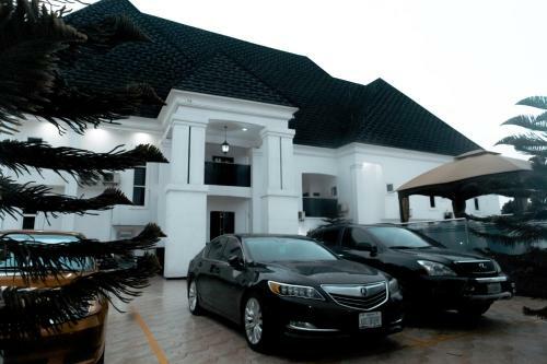 Poshlux Executive Hotel