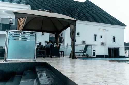 Poshlux Executive Hotel
