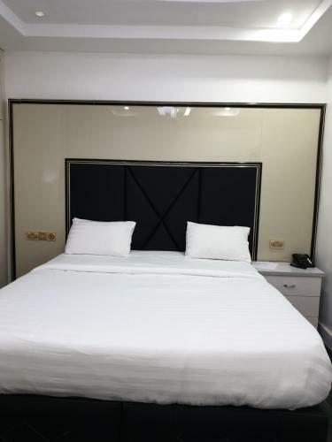 Poshlux Executive Hotel