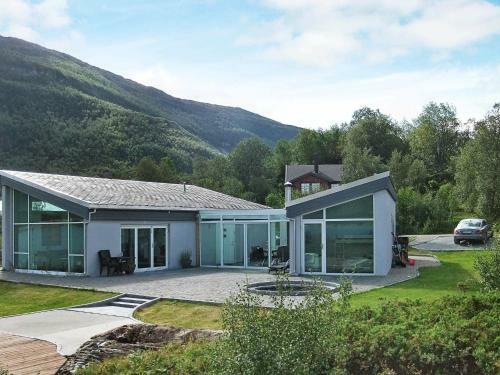 Four-bedroom Holiday Home In Inndyr 2
