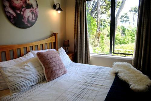 Secluded Getaway - Romantic And Tranquil Akaroa Holiday Home