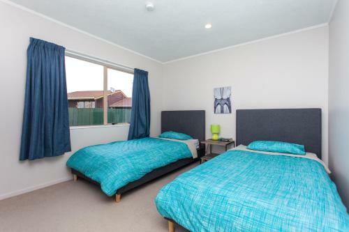Contemporary And Spacious 3 Bedrooms In West Auckland