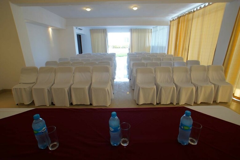 Hotel Imperial Las Perlas