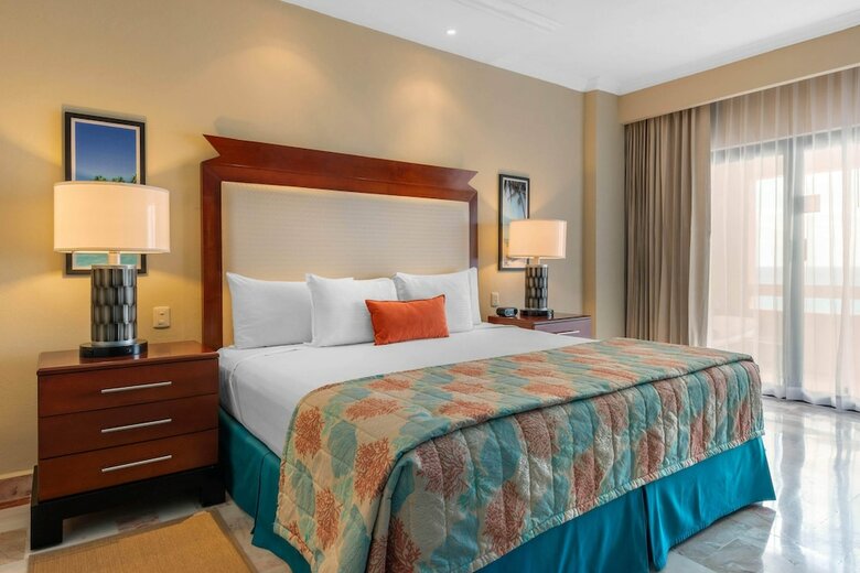 Hotel Wyndham Grand Cancun All Inclusive Resort & Villas