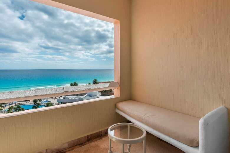 Hotel Wyndham Grand Cancun All Inclusive Resort & Villas