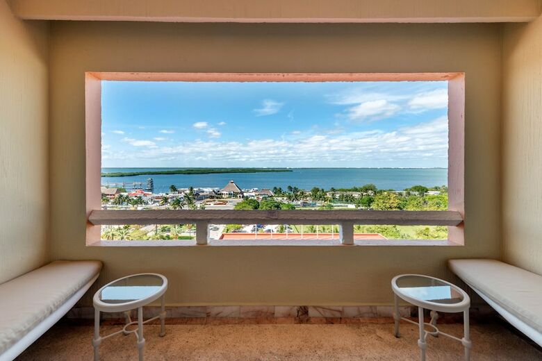 Hotel Wyndham Grand Cancun All Inclusive Resort & Villas
