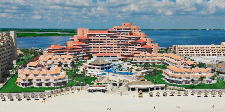 Hotel Wyndham Grand Cancun All Inclusive Resort & Villas