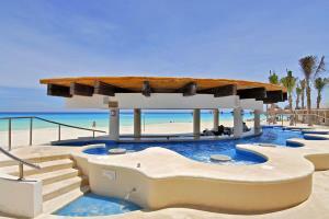Hotel Wyndham Grand Cancun All Inclusive Resort & Villas