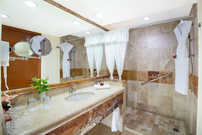 Hotel Plaza Pelicanos Grand Beach Resort