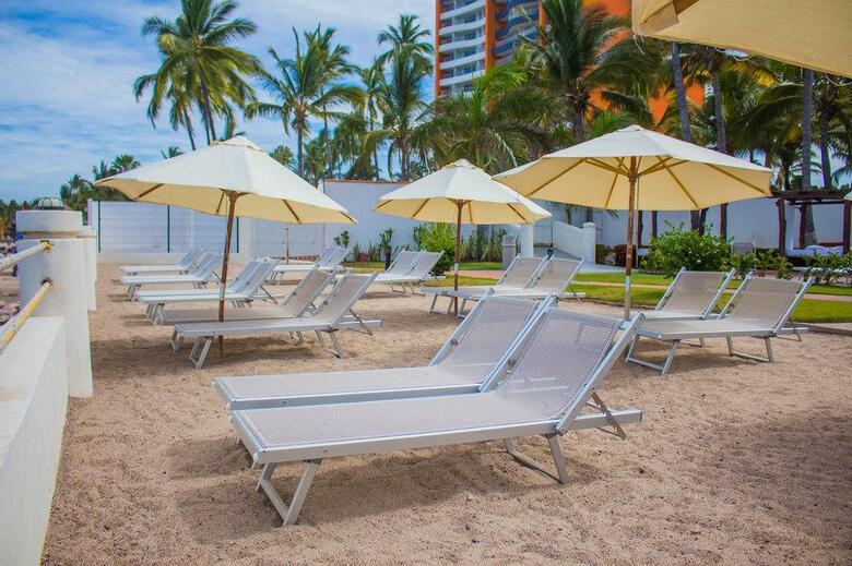 Hotel Plaza Pelicanos Grand Beach Resort