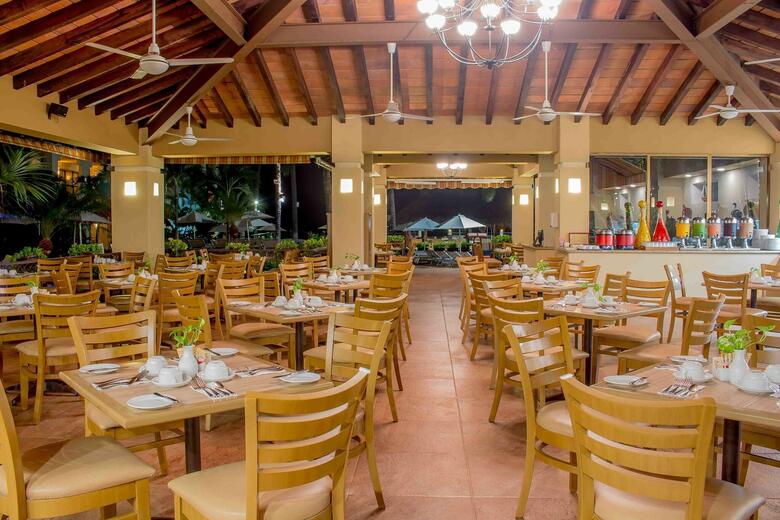 Hotel Plaza Pelicanos Grand Beach Resort