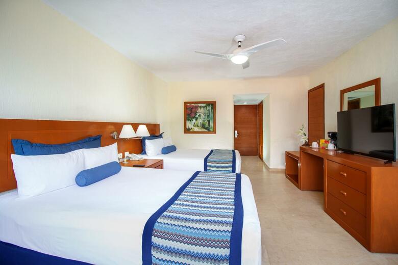 Hotel Plaza Pelicanos Grand Beach Resort
