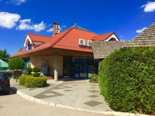 Hotel "ksi??yc" W ?wiebodzicach