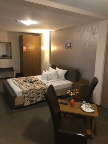 Hostal Pensiunea Flora