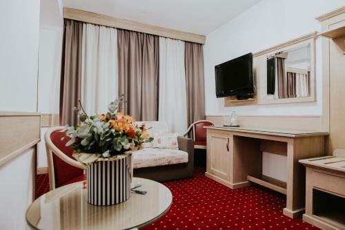 Hotel Lacu Rosu