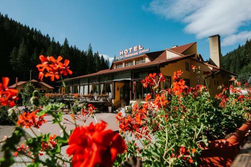 Hotel Lacu Rosu