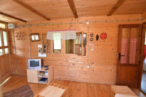 Lodge Sweet Wooden Home Krsmanovic