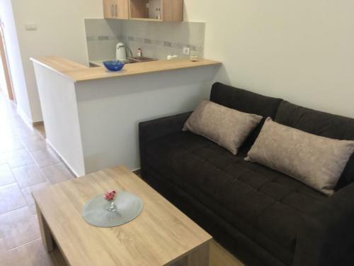 10 Apartments