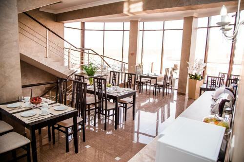 Hostal Sky Hotel