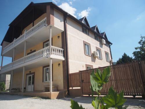 Hostal Yuzhny Platan