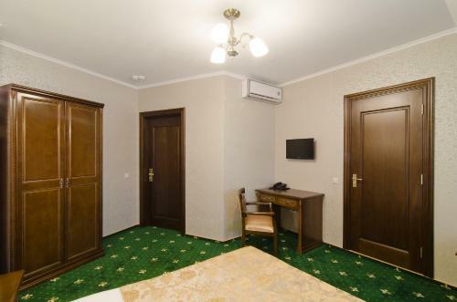 Garden Hotel