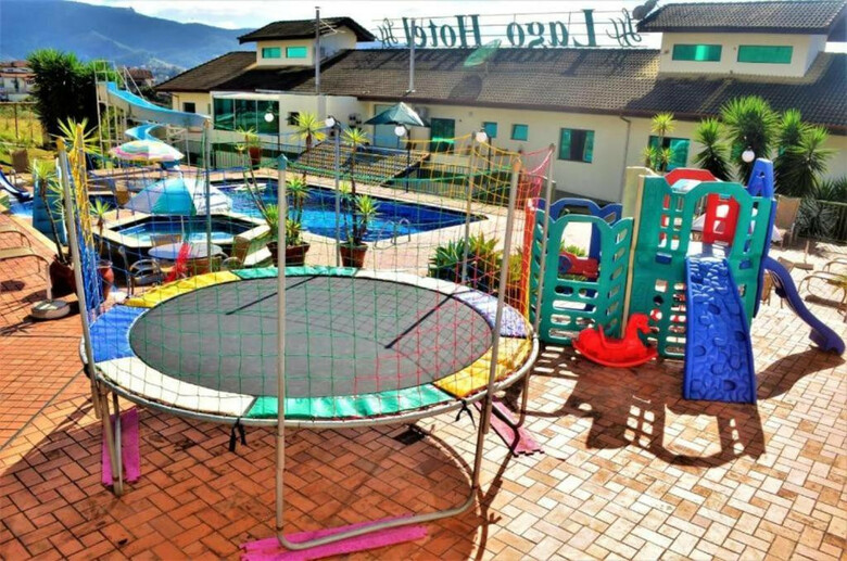 Summit Lago Hotel