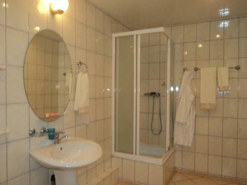 Sharya Hotel