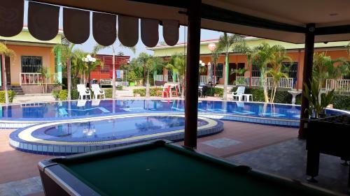 Hostal Mr.house Resort