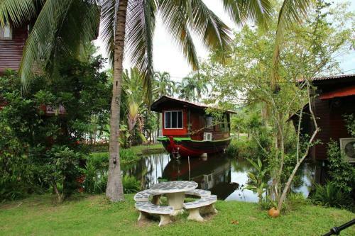 Hotel Kaengkrachan Boathouse Paradise Resort