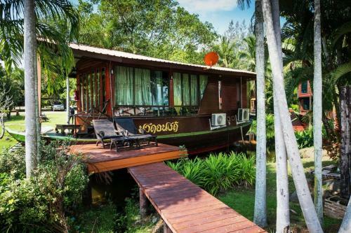 Hotel Kaengkrachan Boathouse Paradise Resort