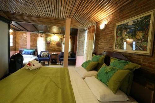 Hotel Kaengkrachan Boathouse Paradise Resort