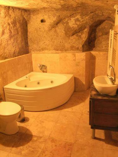 Cappadocia Antique Gelveri Cave Hotel