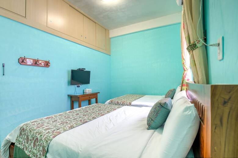 Bed & Breakfast Village Hostel