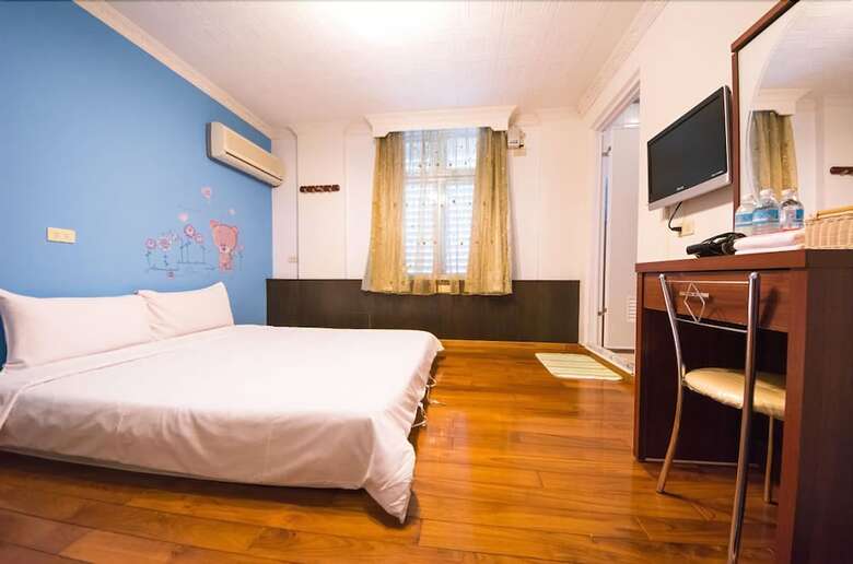 Bed & Breakfast Dog House
