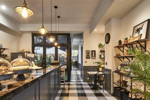 Bed & Breakfast Noir Home
