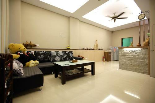 Xincheng Old Street B&B