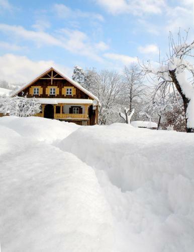 Hostal Salamandra Village
