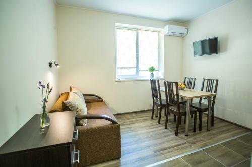Apartments On Leva St.