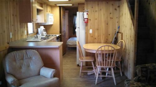 Alpine Lake Lakefront Cabin 9
