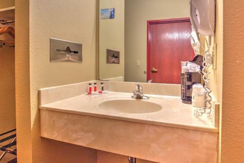 Hotel Super 8 By Wyndham Waterloo