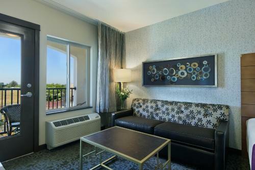 Hotel Oxford Suites Sonoma - Rohnert Park