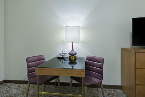 Hotel Oxford Suites Sonoma - Rohnert Park