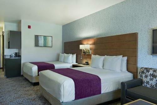 Hotel Oxford Suites Sonoma - Rohnert Park